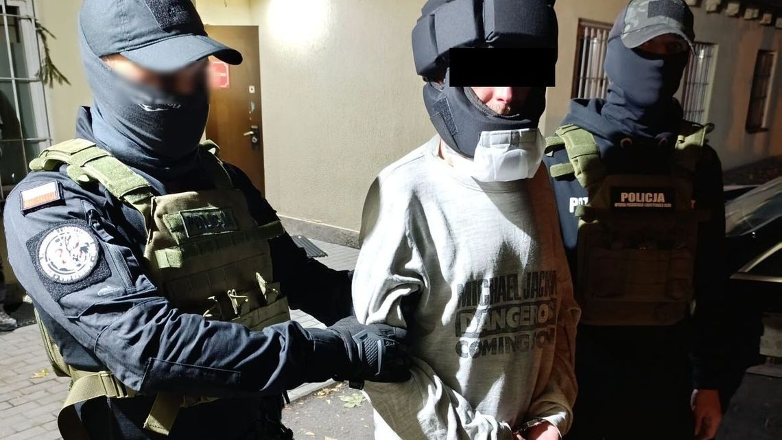 Podejrzany o podwójne zabójstwo uciekinier z Radecznicy przed sądem. Rusza proces