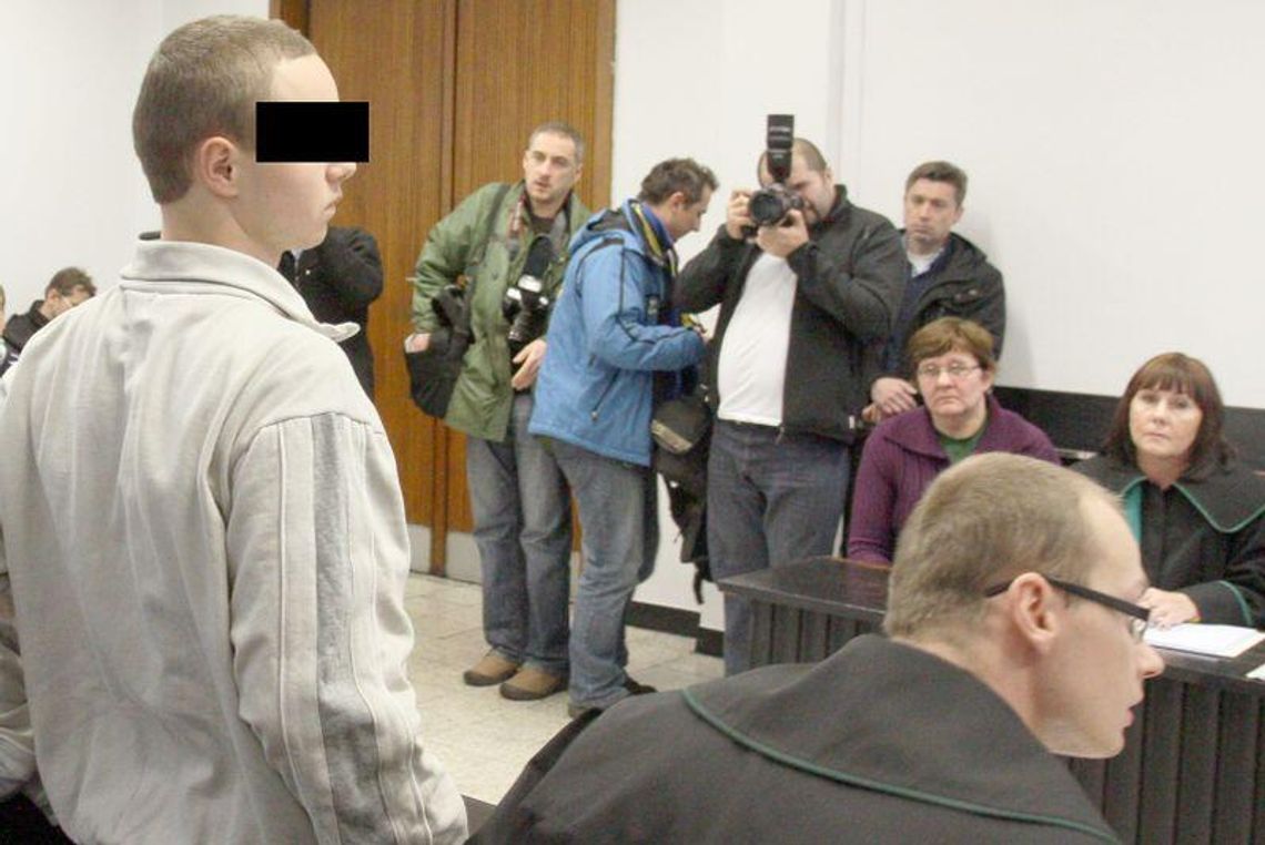 Podejrzany o skatowanie 14-latka w Okunince trafił do zwykłej szkoły i pobił ucznia