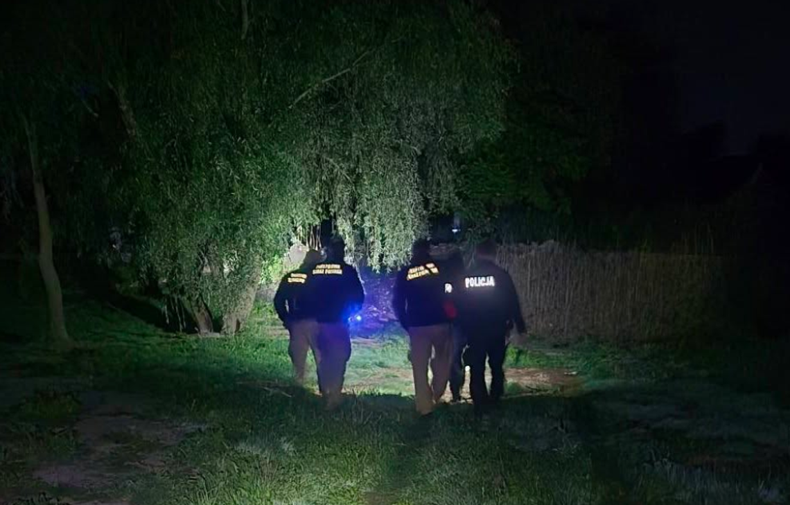 Podejrzenie utonięcia w Piotrawinie. Nocna akcja strażaków i policji