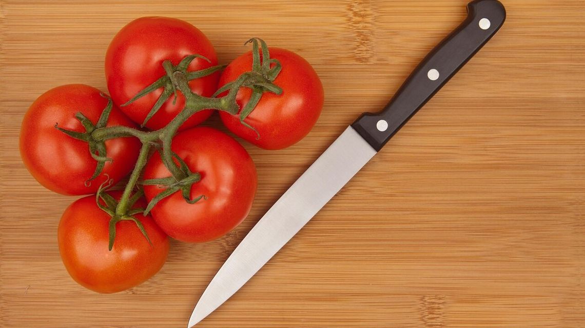 Poderżnął koledze gardło, gdy... kroił pomidory Poderżnął koledze gardło, gdy... kroił pomidory