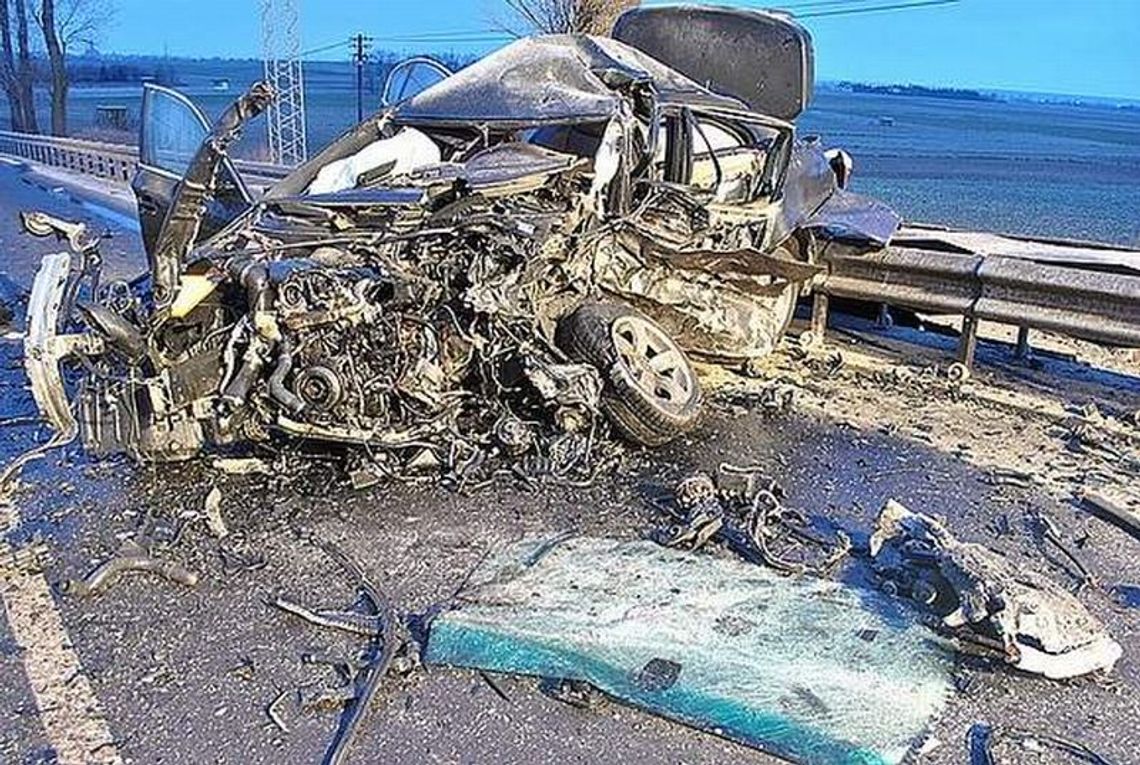 Podkarpacie: Czołowe zderzenie dwóch BMW. Zginęły cztery osoby