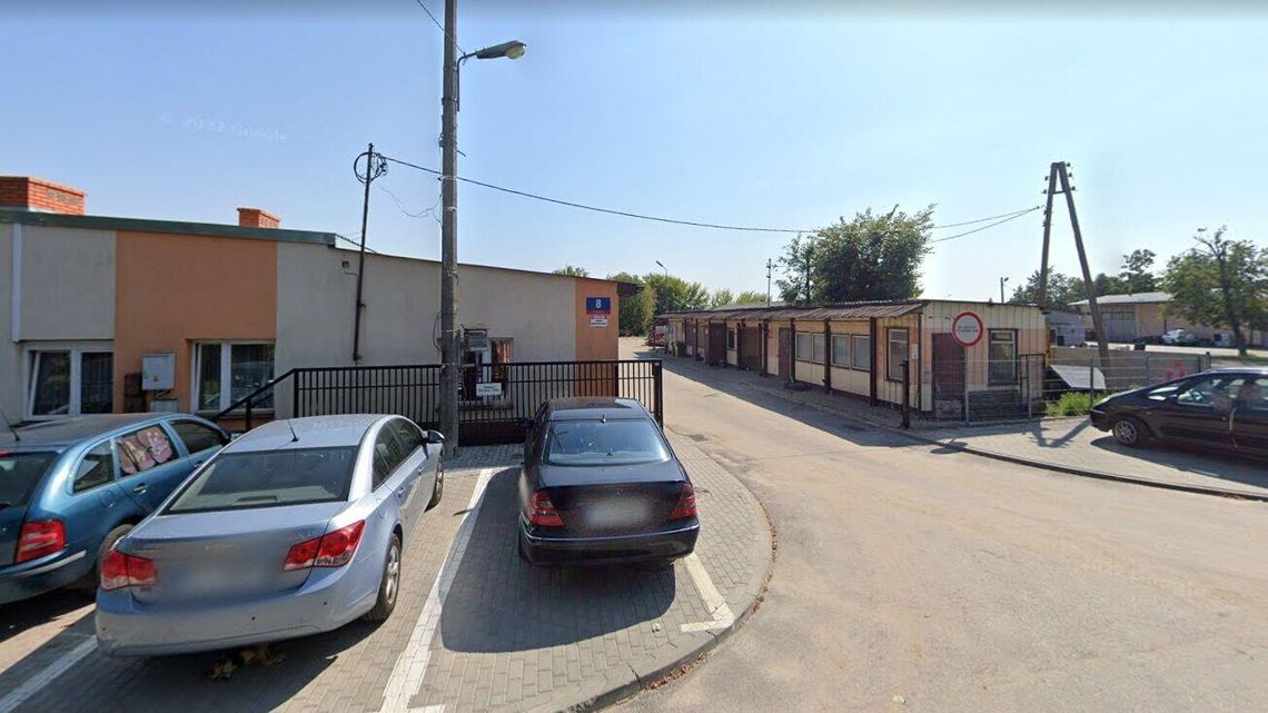 Podkłady kolejowe spalane w łukowskim ZDM. Ochrona środowiska kontroluje Podkłady kolejowe spalane w łukowskim ZDM. Ochrona środowiska kontroluje