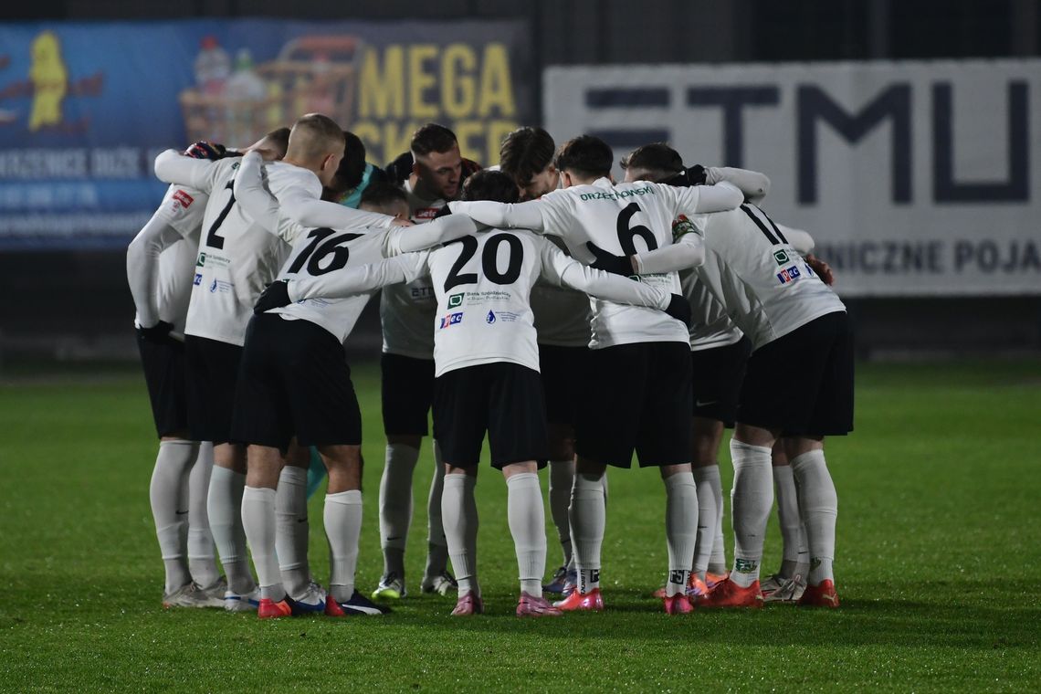 Podlasie Biała Podlaska zamiast wewnętrznej "gierki" zmierzyło się z wymagającym rywalem