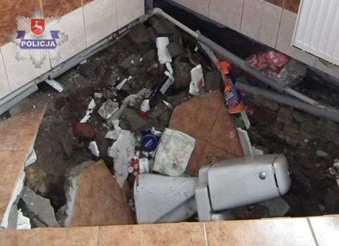 Podłoga zapadła się pod kobietą. Na szczęście zdołała wezwać pomoc