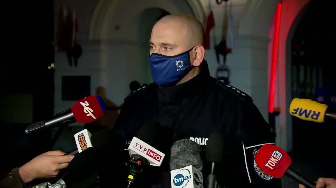"Podpalone mieszkanie, zniszczenia, ranni policjanci". Rzecznik stołecznej policji krytycznie o organizatorze Marszu Niepodległości