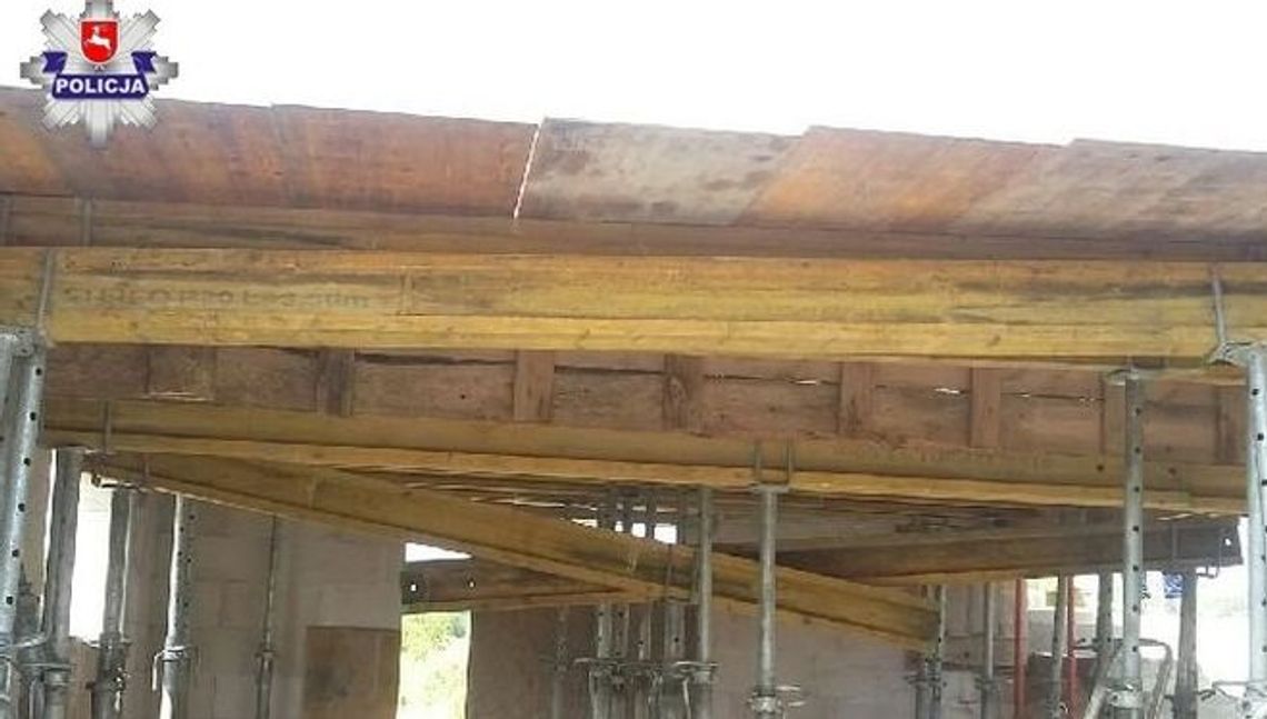 Podpory się rozsunęły, mężczyźni spadli z rusztowania. Trafili do szpitala Podpory się rozsunęły, mężczyźni spadli z rusztowania. Trafili do szpitala