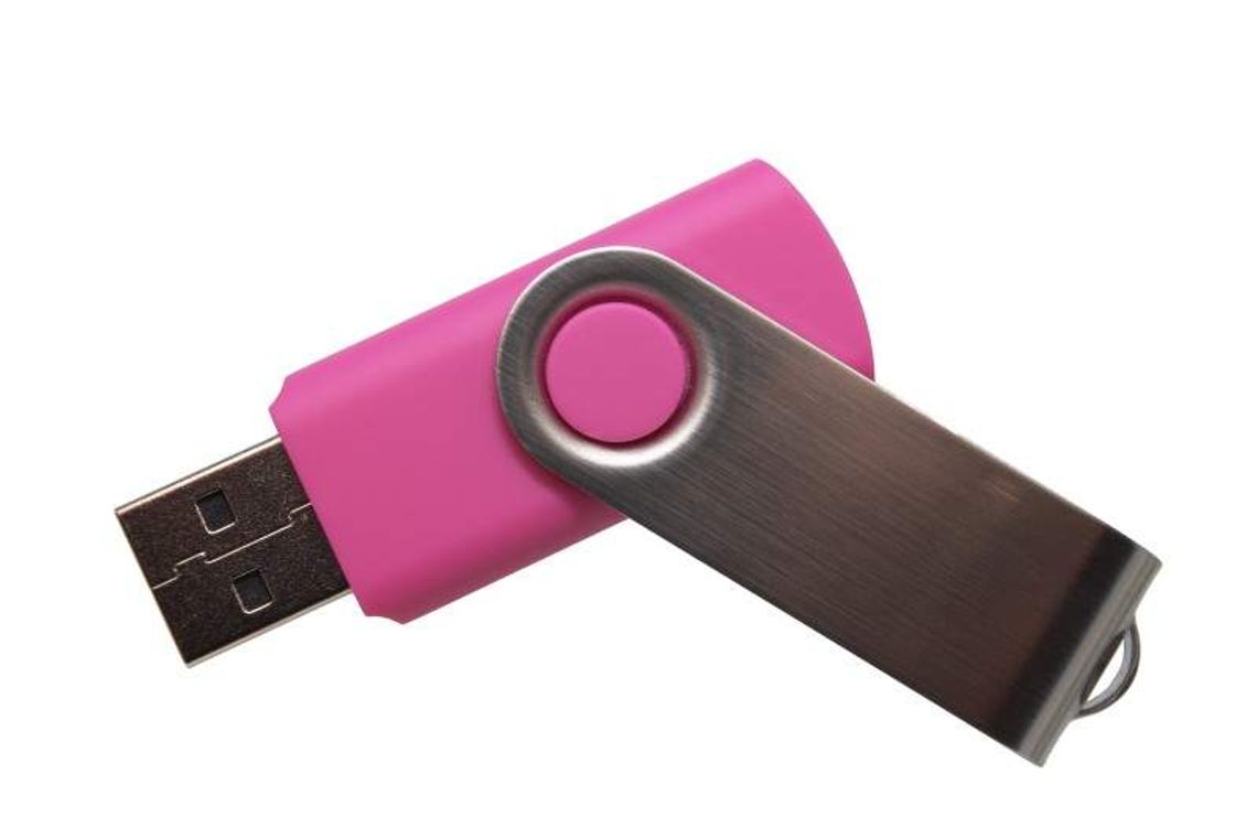 Podrabiali karty pamięci i nośniki danych. Wykazywały dużo większą pojemność