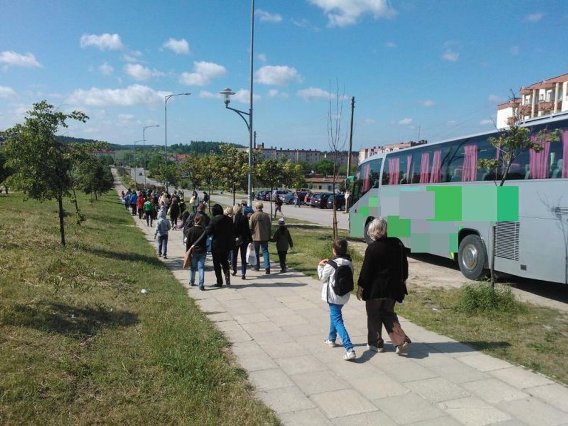 Podstawili cztery autokary, wszystkie niesprawne. Dzieci na pielgrzymkę nie pojechały
