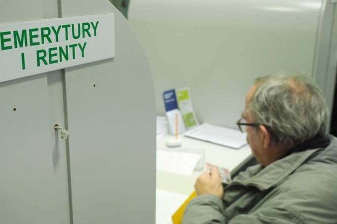 Podwyżka dla 390 tys. emerytów i rencistów 2018 [zasady]