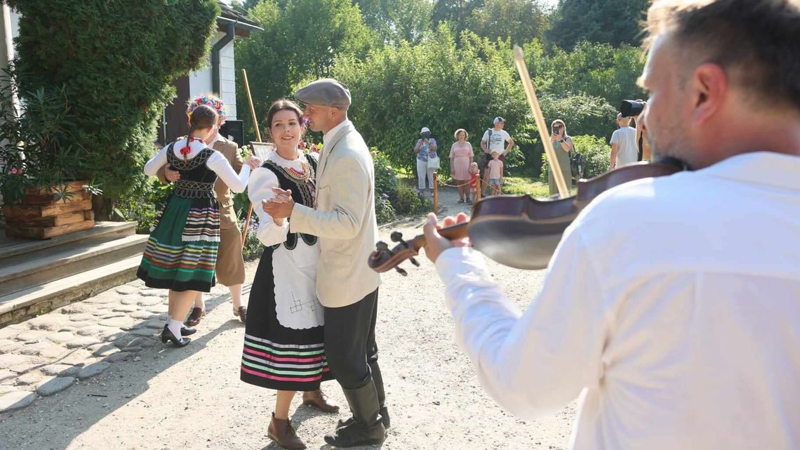 Podziękowali za plony jak dawniej. Dożynki Dworskie w Muzeum Wsi Lubelskiej Podziękowali za plony jak dawniej. Dożynki Dworskie w Muzeum Wsi Lubelskiej