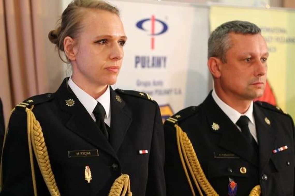 Podziękowania i awanse dla strażaków z powiatu puławskiego