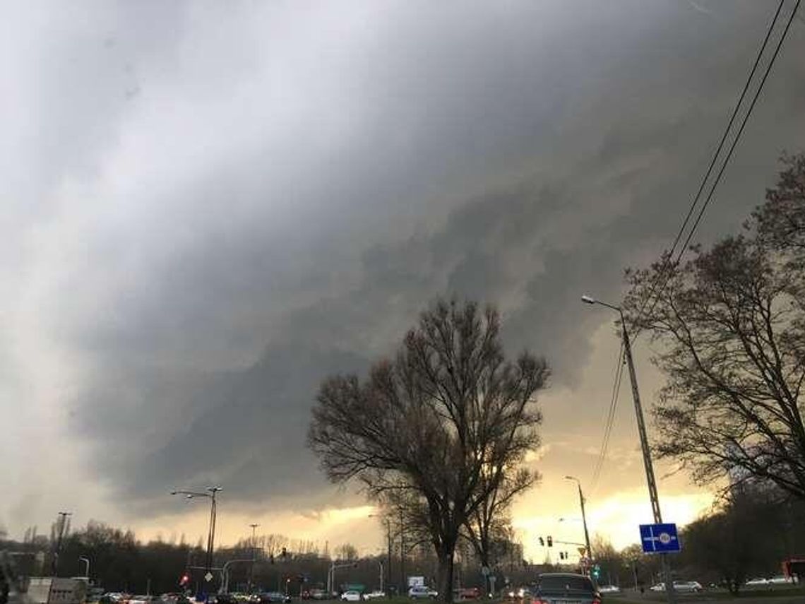 Pogoda na piątek. Silne burze z gradem, lokalnie trąby powietrzne