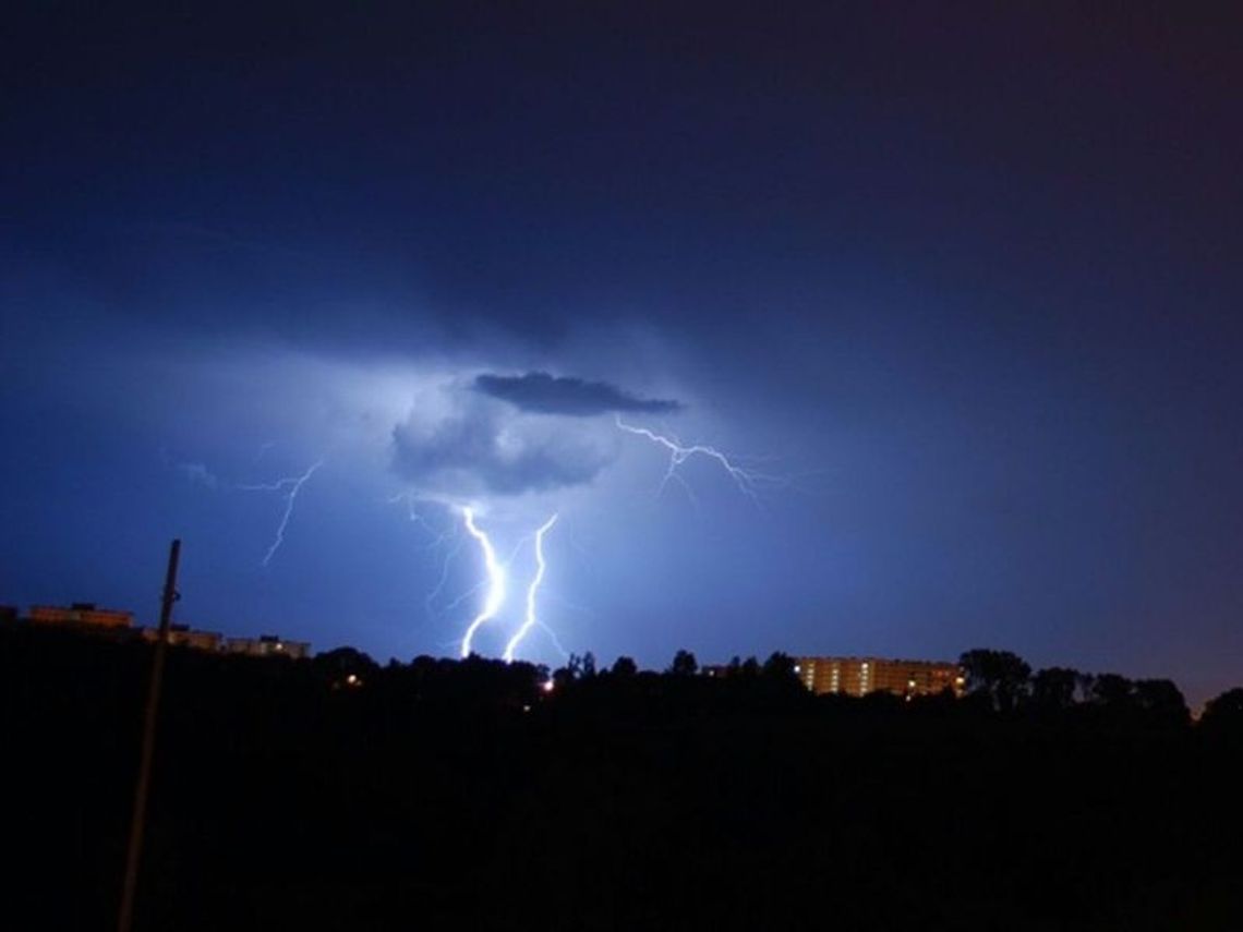 Pogoda: Przez burze spłonęło kilka budynków