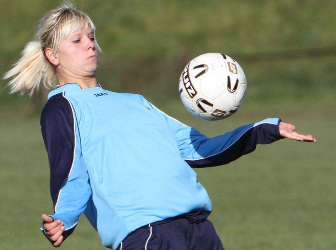 Pogoń Szczecin – Górnik Łęczna 0:1, Dargfil – AZS PSW 0:4
