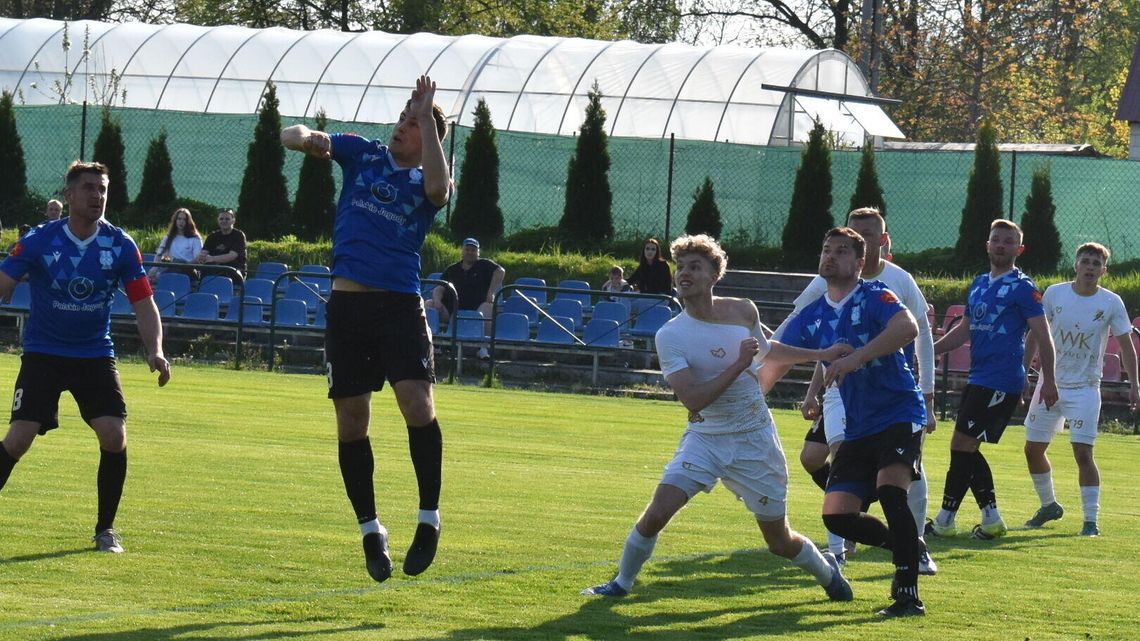 Pogrom w Mirczu, sensacja w Różańcu. Zamojska klasa okręgowa nadrobiła zaległości Pogrom w Mirczu, sensacja w Różańcu. Zamojska klasa okręgowa nadrobiła zaległości