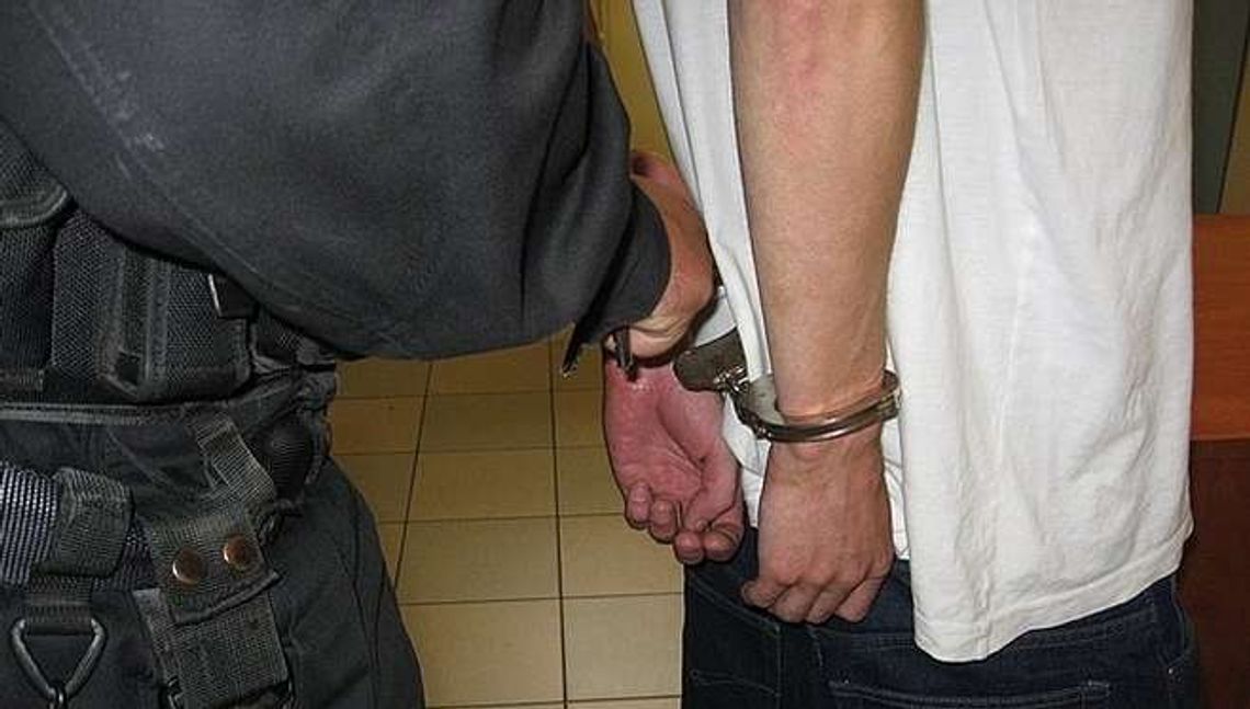 Pogryzł policjanta, bo chciał go zarazić. Krzyczał, że jest wysłannikiem szatana Pogryzł policjanta, bo chciał go zarazić. Krzyczał, że jest wysłannikiem szatana