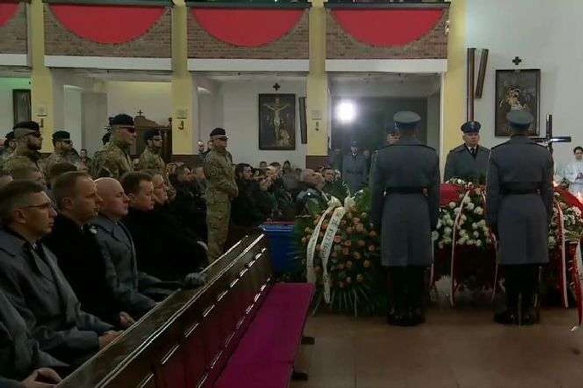 Pogrzeb antyterrorysty, który zginął na służbie. "Prawdziwy wojownik, skromny człowiek o wielkim sercu"
