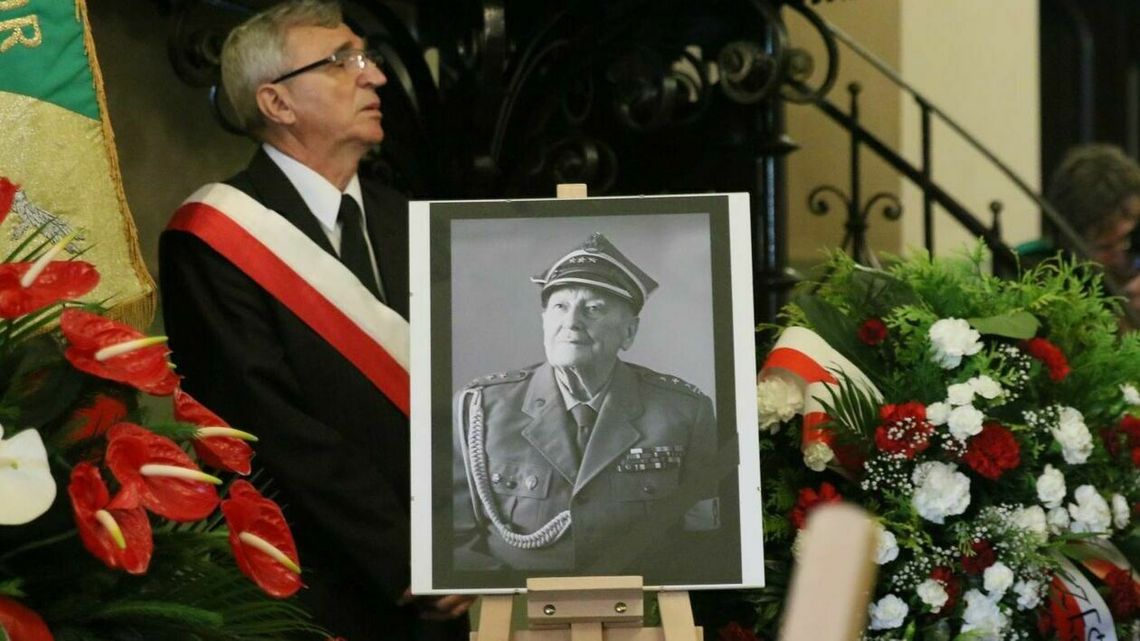 Pogrzeb płk Mariana Pawełczaka ps. Morwa "Pomimo bólu rozstania nie należy rozpaczać”