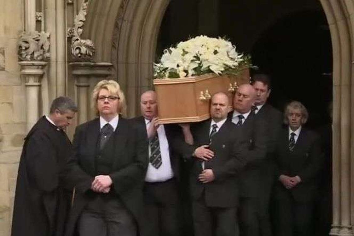 Pogrzeb Stephena Hawkinga. Tłumy żegnały wielkiego naukowca