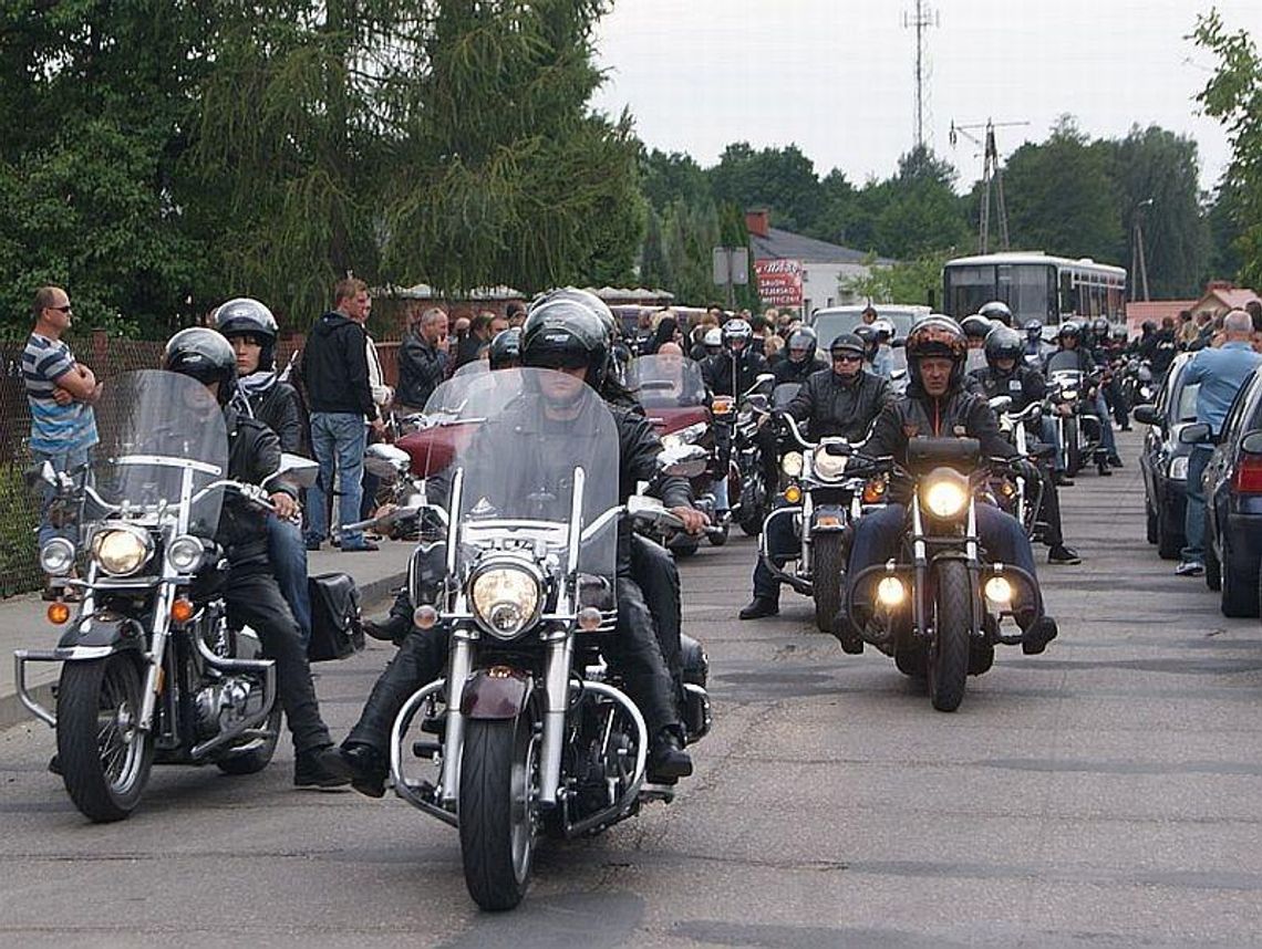 Pogrzeb znanego motocyklisty Tomasza Witkusa (zdjęcia)