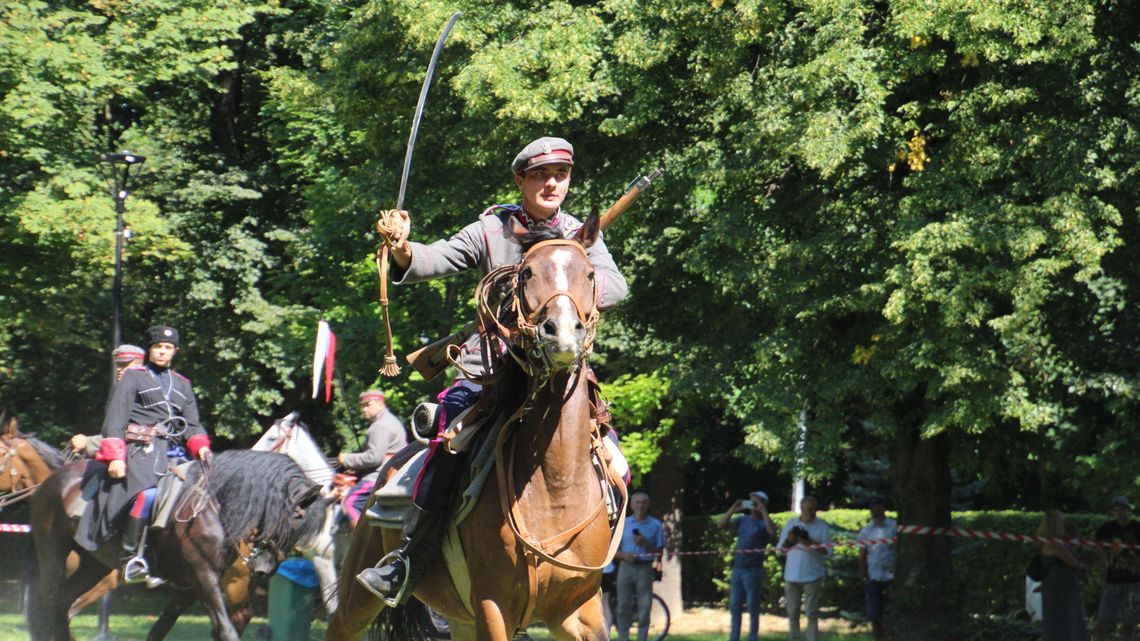 Pokazy grup rekonstrukcyjnych, wycieczki edukacyjne. Piknik historyczny w Kraśniku [zdjęcia]
