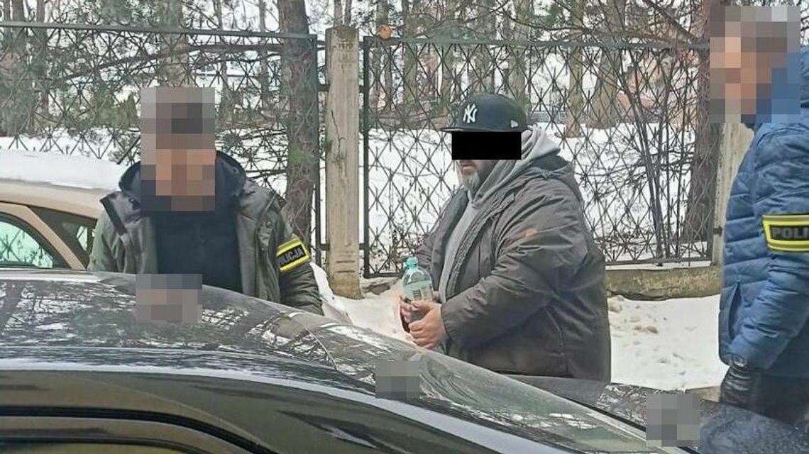 Pokazywał dziewczynkom pornografię w Internecie. Pedofil zatrzymany 