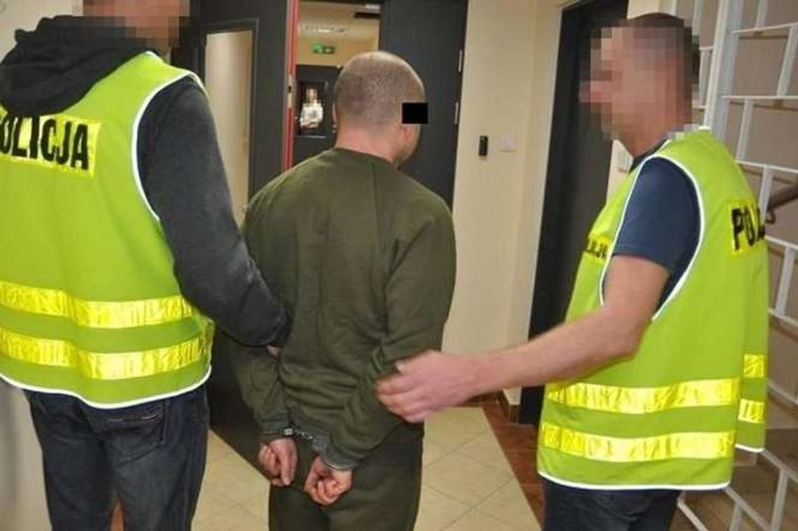 Pokłócił się z kobietą i wjechał w nią samochodem