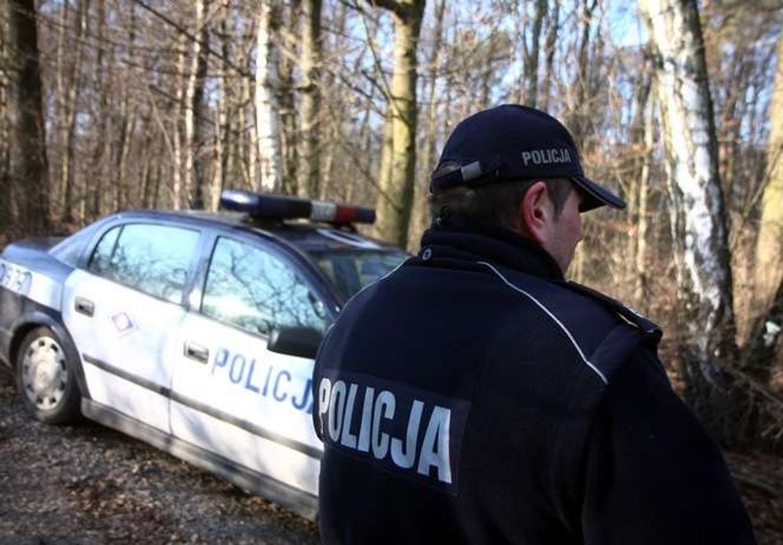 Pokłócił się z żoną i wyszedł z domu. Spał w zagajniku. Znaleźli go policjanci