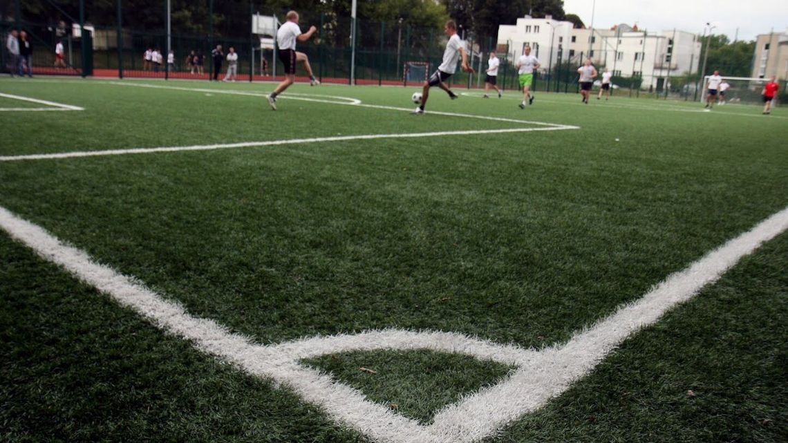 Pokłócili się na boisku. 12-latek odgryzł koledze kawałek czoła