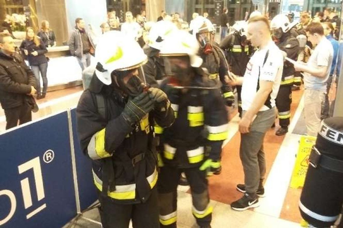 Pokonali 37 pięter z pełnym ekwipunkiem