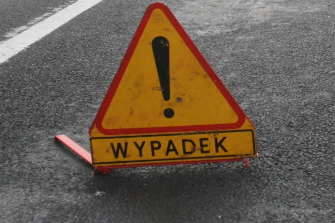 Pokrówka: Toyota dachowała. Ranne dwie 17-latki