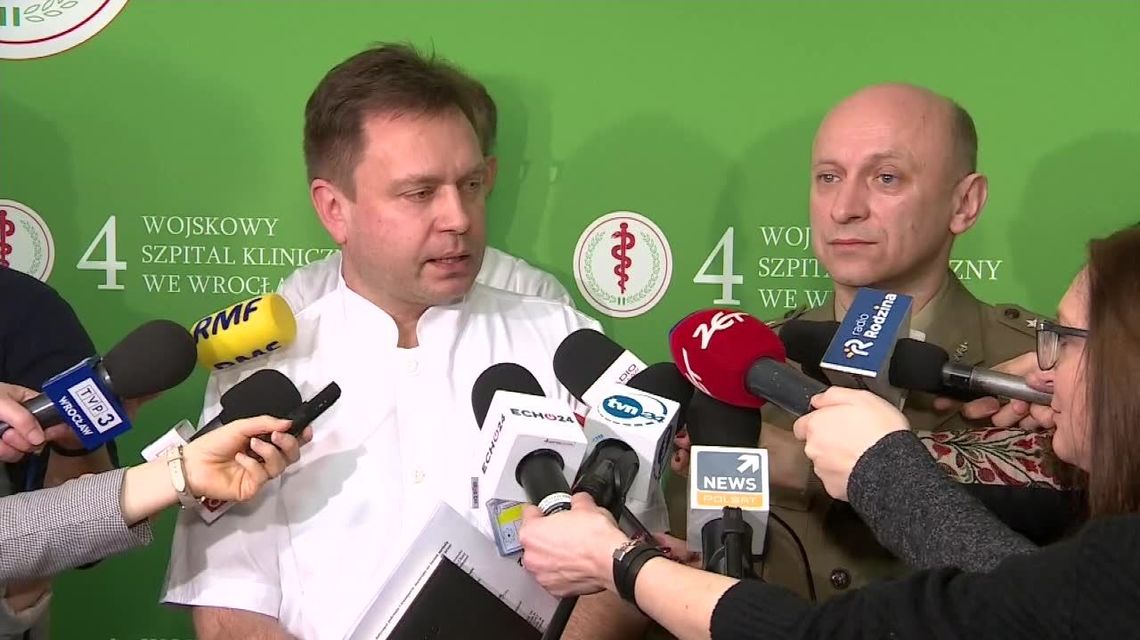 Polacy ewakuowani z Chin i umieszczeni w wojskowym szpitalu we Wrocławiu nie mają objawów infekcji Polacy ewakuowani z Chin i umieszczeni w wojskowym szpitalu we Wrocławiu nie mają objawów infekcji