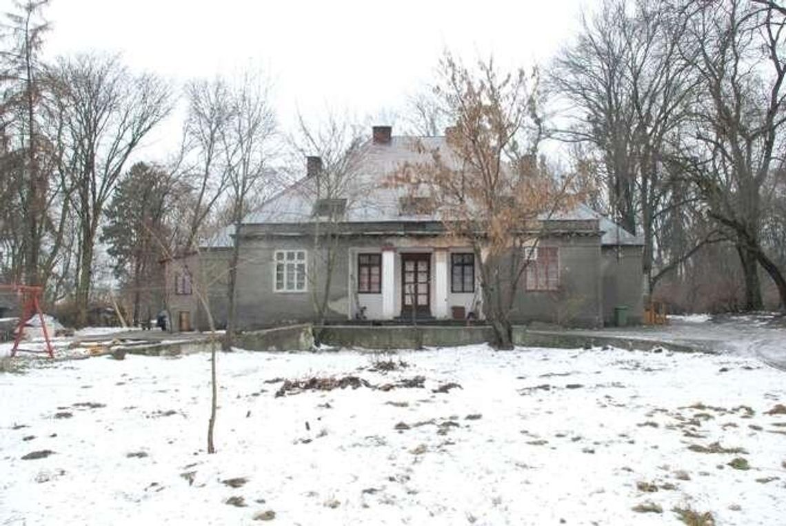 Polacy i Białorusini walczą o odnowę dwóch dworków