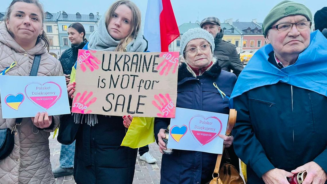 Polacy i Ukraińcy razem. Zamość w 3. rocznicę wybuchu wojny na Ukrainie Polacy i Ukraińcy razem. Zamość w 3. rocznicę wybuchu wojny na Ukrainie