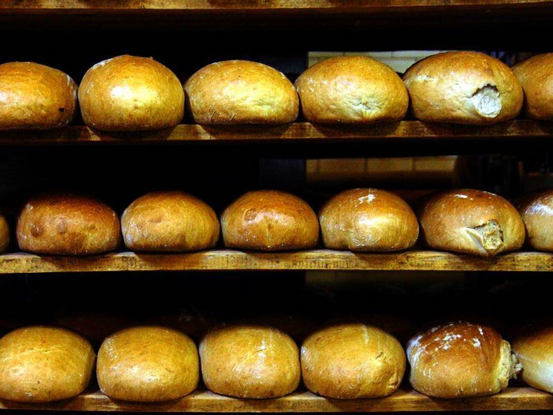 Polacy jedzą coraz mniej chleba. Małe piekarnie bankrutują Polacy jedzą coraz mniej chleba. Małe piekarnie bankrutują