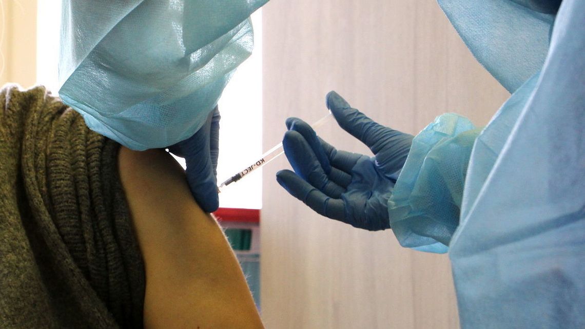 Polacy kłopotem szczepień w Wielkiej Brytanii. Media piszą, że to przez „DNA”