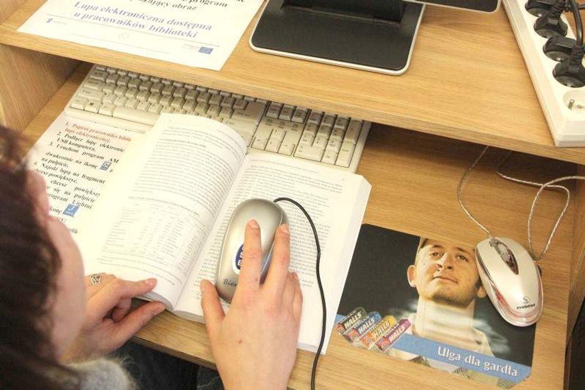 Polacy po 50. tracą miliardy przez brak internetu