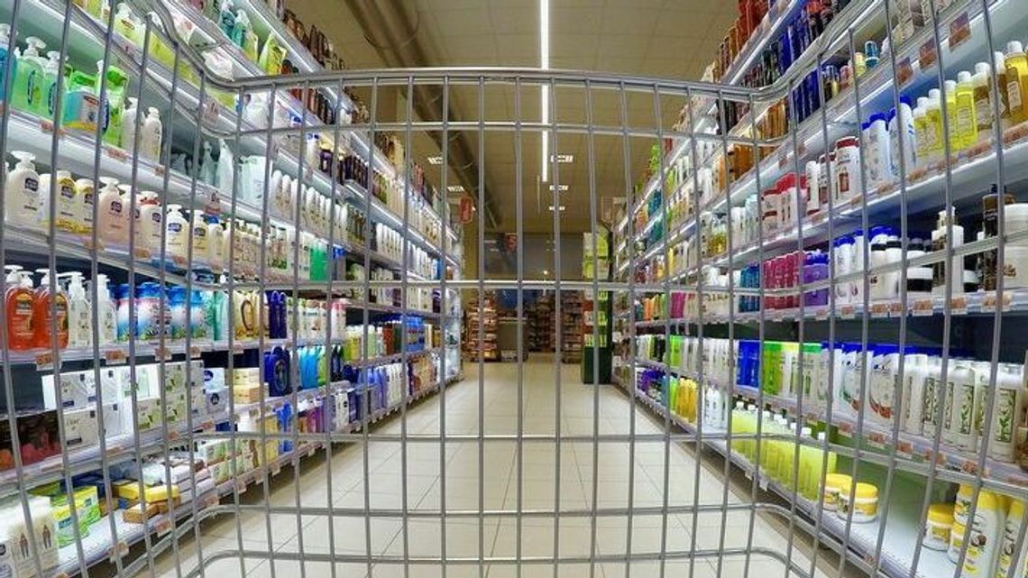 Polacy ubożeją i kradną żywność. Najnowsze dane 