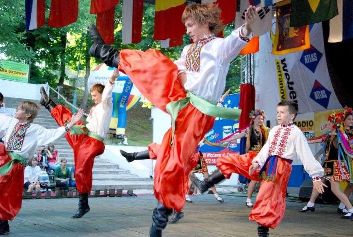 Poleskie Lato z Folklorem. Roztańczony świat wraca nad Bug Poleskie Lato z Folklorem. Roztańczony świat wraca nad Bug