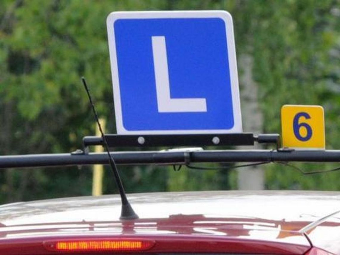 Policja: 10 razy nie zdał na prawo jazdy. Wysłał kolegę