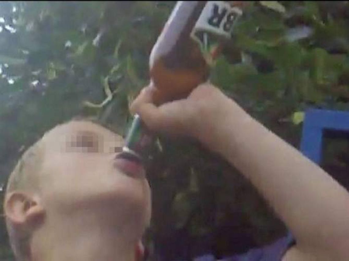 Policja dotarła do 10-latka, który pił i palił. Namówili go starsi