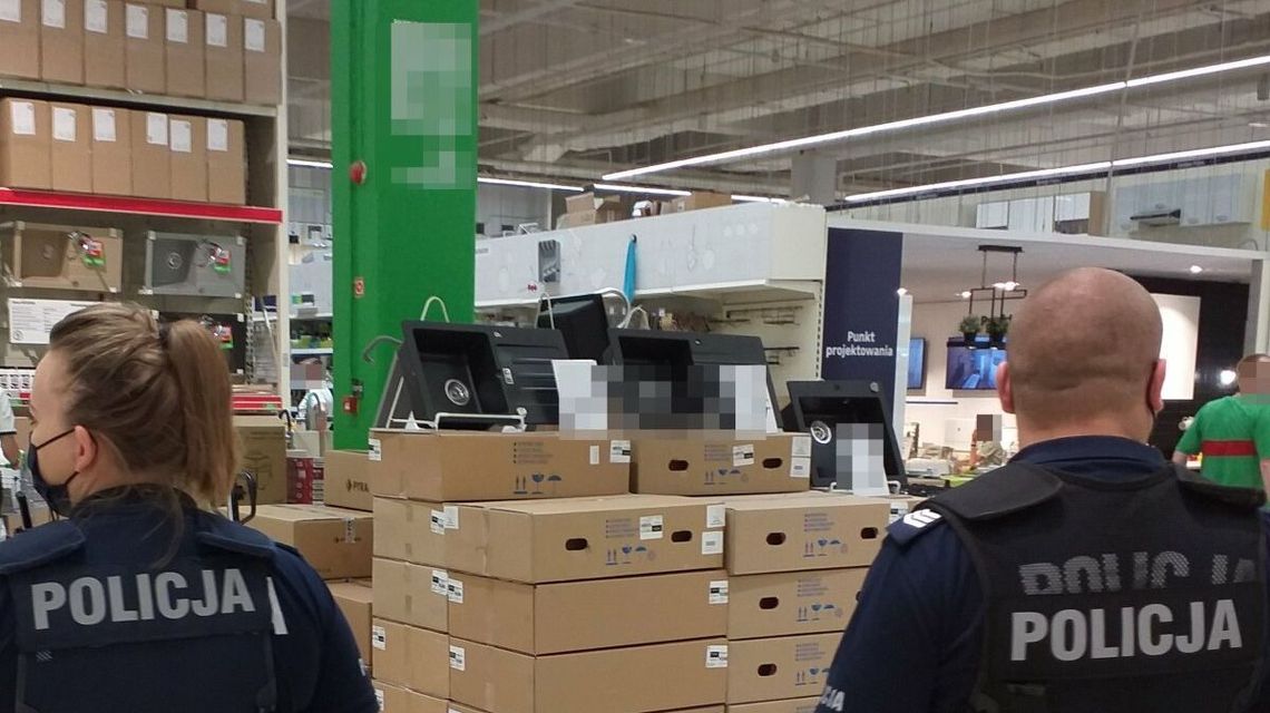 Policja i sanepid wchodzą do lubelskich galerii handlowych. Sprawdzają czy każdy ma maseczkę