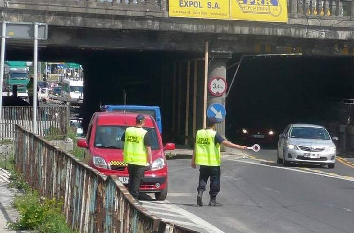 Policja i Straż Miejska od rana karzą mandatami na ul. Kunickiego