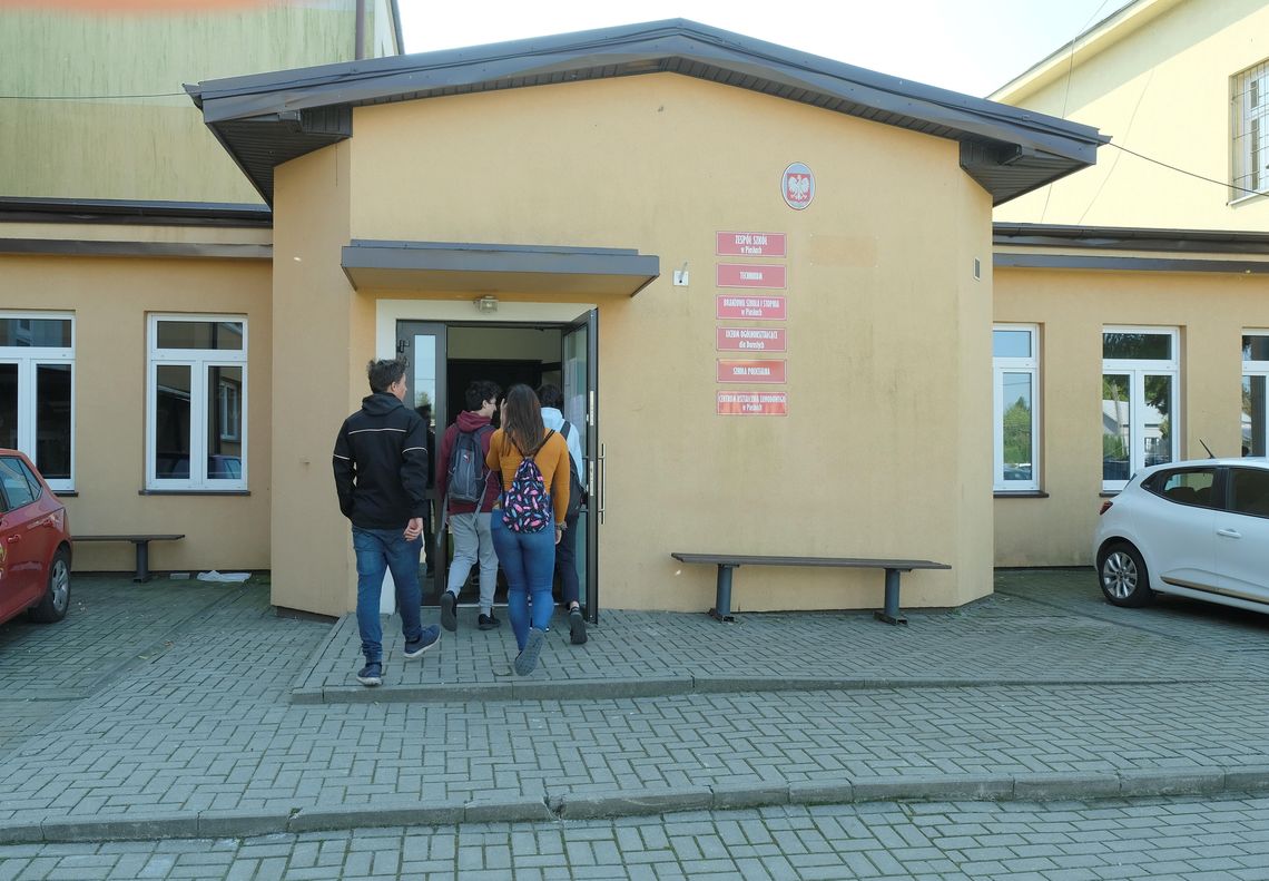 Policja kontroluje szkoły po atakach na Mazowszu. W Lubelskiem sprawdzono już 1000 placówek