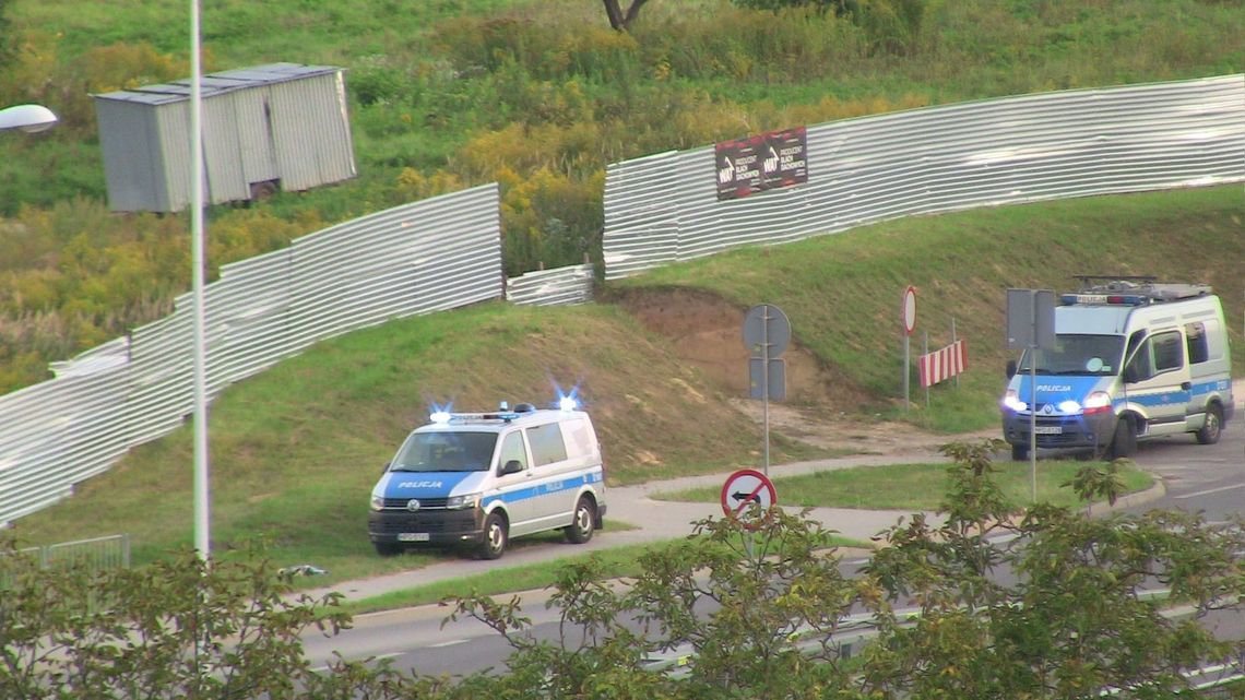 Policja na górkach czechowskich. Zabezpieczali teren znaleziska Policja na górkach czechowskich. Zabezpieczali teren znaleziska