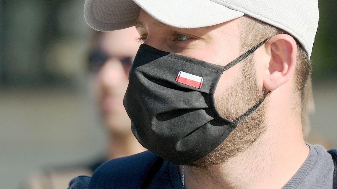 Policja: W ciągu ostatniej doby nałożono ponad 3630 mandatów za brak ochrony nosa i ust Policja: W ciągu ostatniej doby nałożono ponad 3630 mandatów za brak ochrony nosa i ust