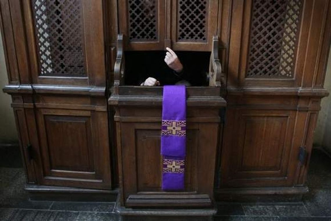 Policja zatrzymała księdza. Zarzut: molestowanie ministrantów Policja zatrzymała księdza. Zarzut: molestowanie ministrantów