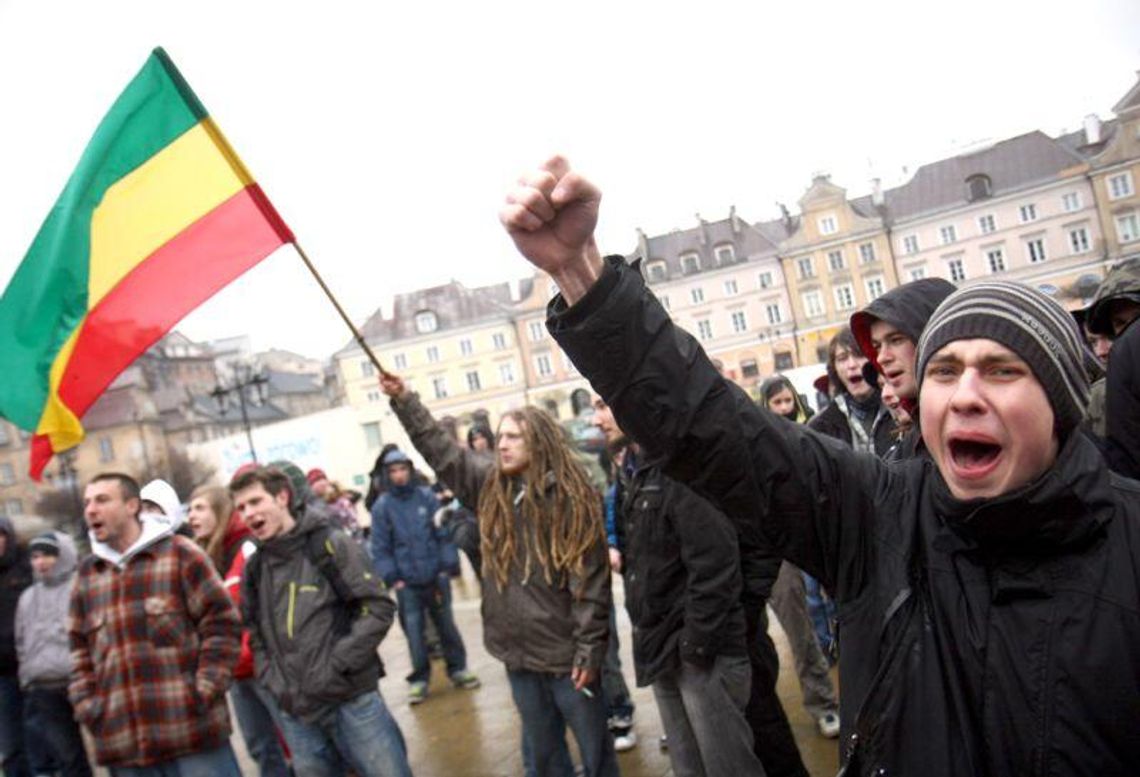 Policja zatrzymała uczestników marszu \"Wolne konopie\" Policja zatrzymała uczestników marszu \"Wolne konopie\"