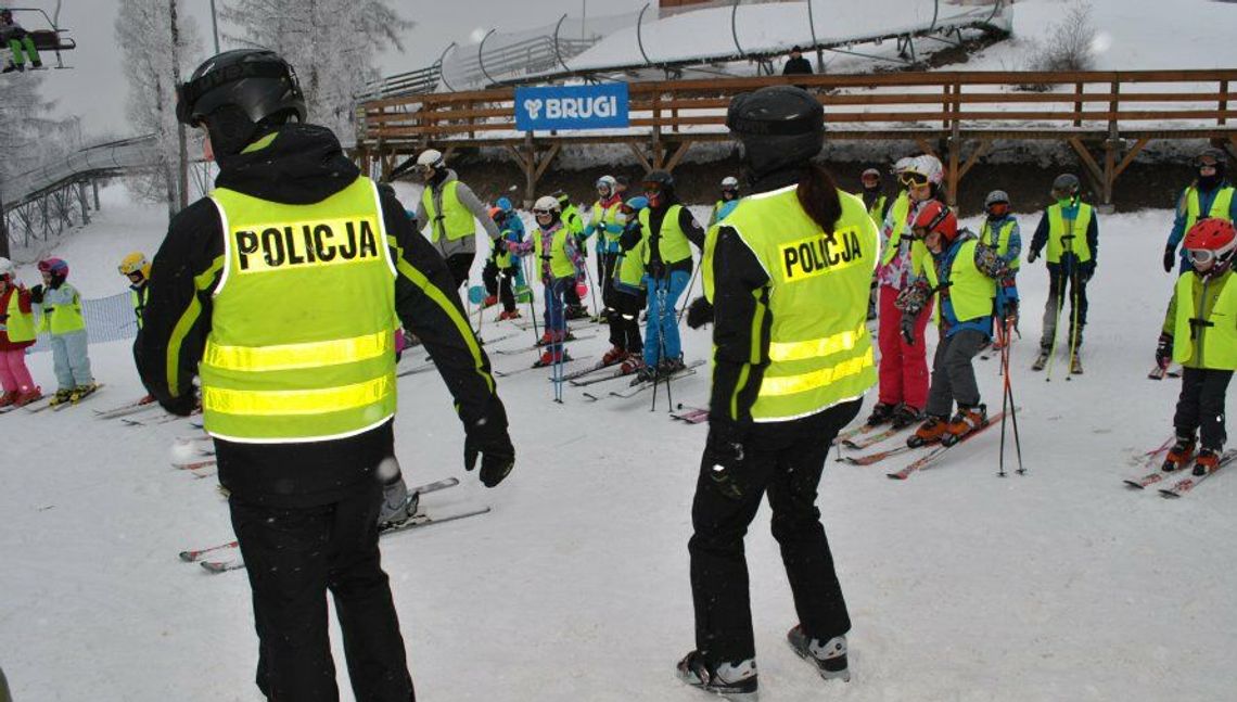 Policja zorganizowała zimowy konkurs. Chodzi i narty i stoki