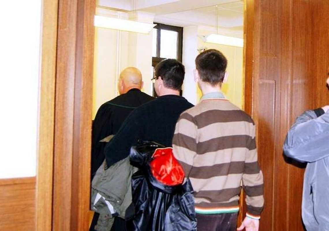 Policjanci bili i kopali zatrzymanych? 